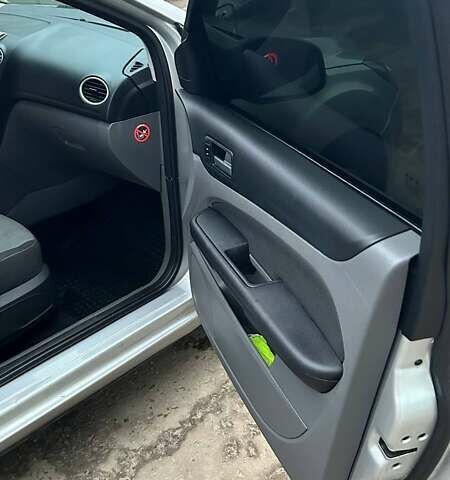 Сірий Форд Фокус, об'ємом двигуна 1.8 л та пробігом 250 тис. км за 4550 $, фото 26 на Automoto.ua