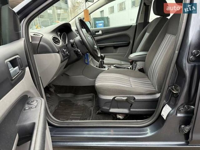 Серый Форд Фокус, объемом двигателя 1.6 л и пробегом 278 тыс. км за 5500 $, фото 10 на Automoto.ua