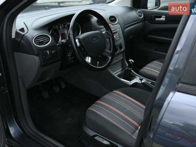 Серый Форд Фокус, объемом двигателя 1.6 л и пробегом 231 тыс. км за 5200 $, фото 4 на Automoto.ua