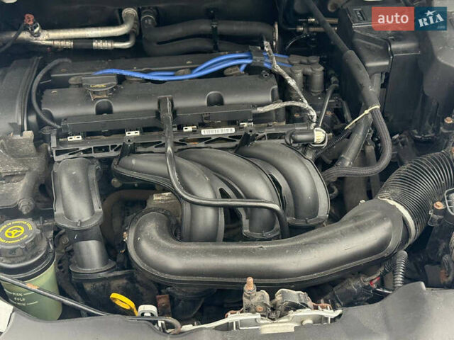 Сірий Форд Фокус, об'ємом двигуна 1.6 л та пробігом 225 тис. км за 4300 $, фото 62 на Automoto.ua