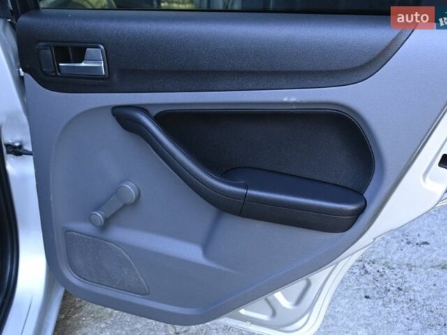 Серый Форд Фокус, объемом двигателя 1.6 л и пробегом 296 тыс. км за 5350 $, фото 22 на Automoto.ua