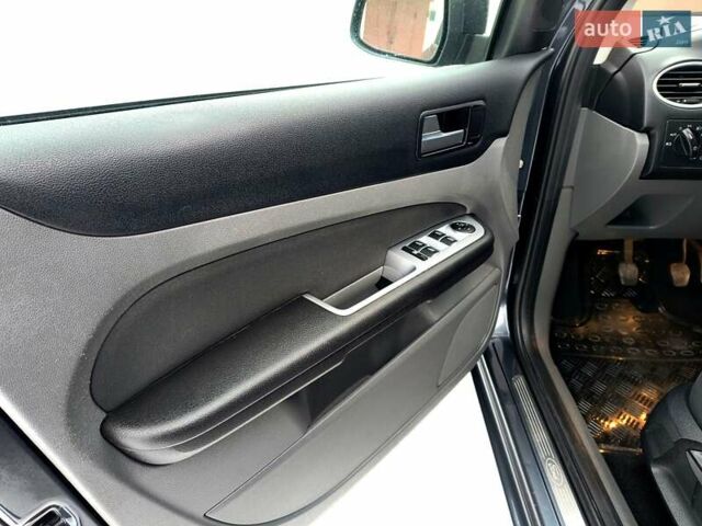 Серый Форд Фокус, объемом двигателя 1.6 л и пробегом 238 тыс. км за 5499 $, фото 30 на Automoto.ua