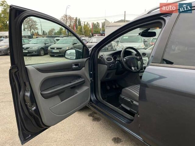 Серый Форд Фокус, объемом двигателя 1.56 л и пробегом 330 тыс. км за 5890 $, фото 16 на Automoto.ua