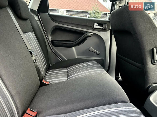 Сірий Форд Фокус, об'ємом двигуна 1.6 л та пробігом 165 тис. км за 6499 $, фото 76 на Automoto.ua