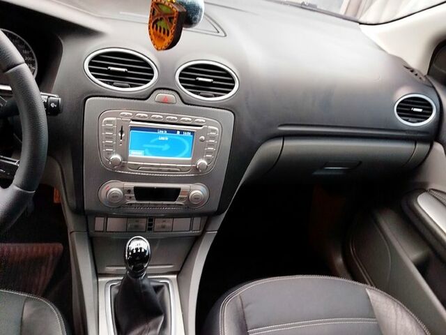 Серый Форд Фокус, объемом двигателя 1.8 л и пробегом 194 тыс. км за 6700 $, фото 6 на Automoto.ua