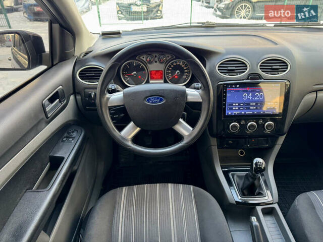 Серый Форд Фокус, объемом двигателя 1.6 л и пробегом 230 тыс. км за 5500 $, фото 15 на Automoto.ua