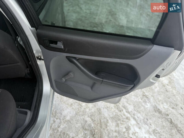 Серый Форд Фокус, объемом двигателя 1.56 л и пробегом 268 тыс. км за 5500 $, фото 11 на Automoto.ua