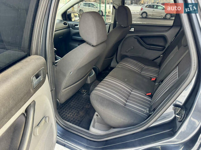 Серый Форд Фокус, объемом двигателя 1.6 л и пробегом 230 тыс. км за 5500 $, фото 11 на Automoto.ua