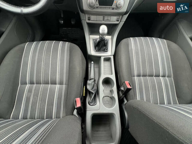 Серый Форд Фокус, объемом двигателя 1.6 л и пробегом 211 тыс. км за 5599 $, фото 22 на Automoto.ua