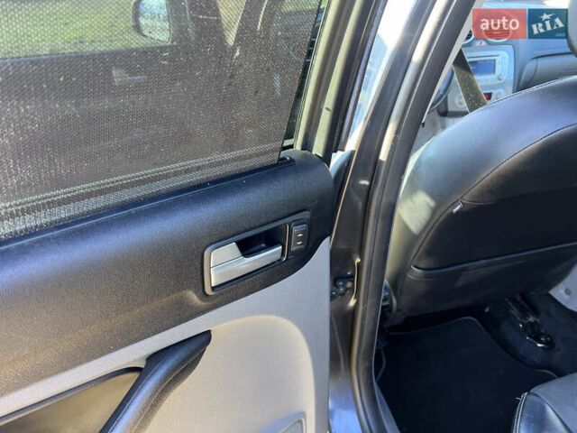 Серый Форд Фокус, объемом двигателя 1.6 л и пробегом 300 тыс. км за 5400 $, фото 13 на Automoto.ua