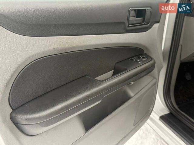 Сірий Форд Фокус, об'ємом двигуна 1.6 л та пробігом 225 тис. км за 4300 $, фото 46 на Automoto.ua