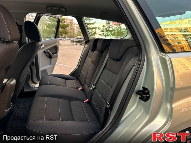 Серый Форд Фокус, объемом двигателя 2 л и пробегом 238 тыс. км за 5999 $, фото 10 на Automoto.ua