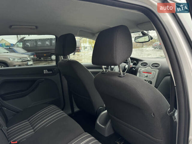 Серый Форд Фокус, объемом двигателя 1.6 л и пробегом 250 тыс. км за 5250 $, фото 28 на Automoto.ua