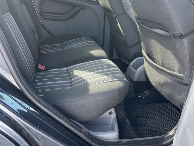 Серый Форд Фокус, объемом двигателя 1.6 л и пробегом 278 тыс. км за 4200 $, фото 6 на Automoto.ua