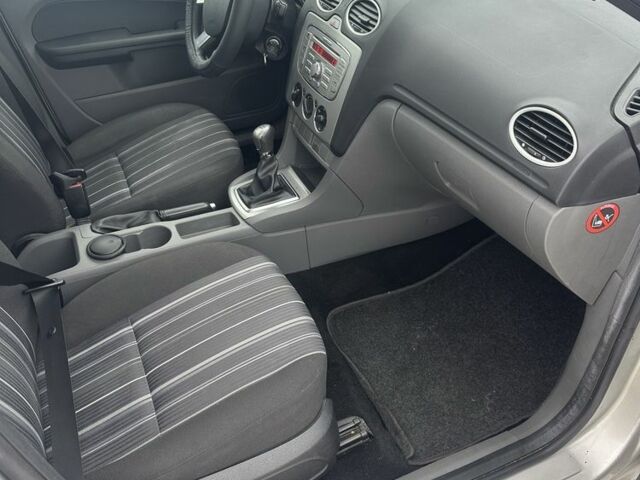 Серый Форд Фокус, объемом двигателя 1.6 л и пробегом 194 тыс. км за 4150 $, фото 21 на Automoto.ua