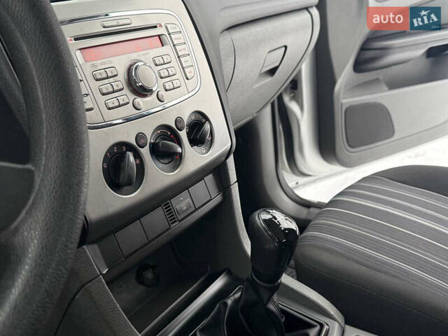 Сірий Форд Фокус, об'ємом двигуна 1.6 л та пробігом 225 тис. км за 4350 $, фото 42 на Automoto.ua