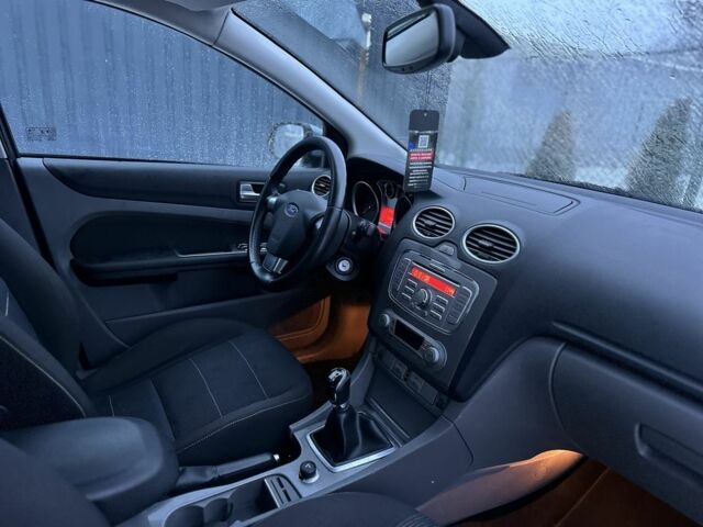 Серый Форд Фокус, объемом двигателя 1.6 л и пробегом 231 тыс. км за 5800 $, фото 7 на Automoto.ua