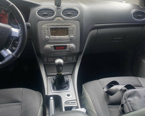 Серый Форд Фокус, объемом двигателя 1.56 л и пробегом 288 тыс. км за 4450 $, фото 11 на Automoto.ua