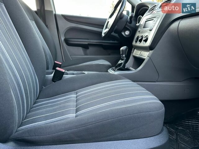 Сірий Форд Фокус, об'ємом двигуна 1.56 л та пробігом 290 тис. км за 4850 $, фото 73 на Automoto.ua