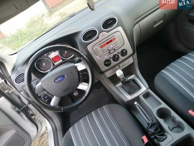 Сірий Форд Фокус, об'ємом двигуна 1.6 л та пробігом 250 тис. км за 5300 $, фото 18 на Automoto.ua