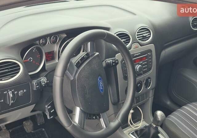 Серый Форд Фокус, объемом двигателя 1.56 л и пробегом 225 тыс. км за 5500 $, фото 17 на Automoto.ua