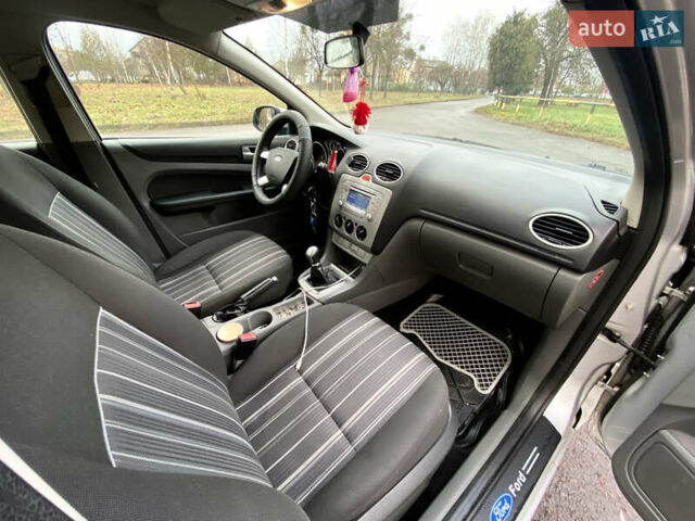 Серый Форд Фокус, объемом двигателя 1.56 л и пробегом 312 тыс. км за 5800 $, фото 24 на Automoto.ua