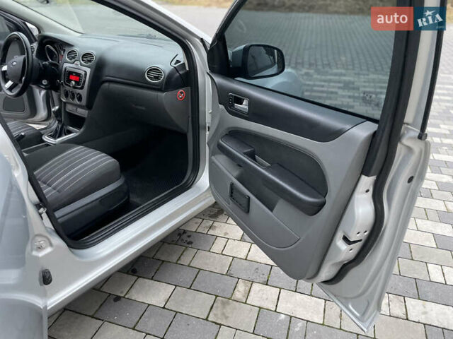 Серый Форд Фокус, объемом двигателя 1.56 л и пробегом 294 тыс. км за 5299 $, фото 30 на Automoto.ua