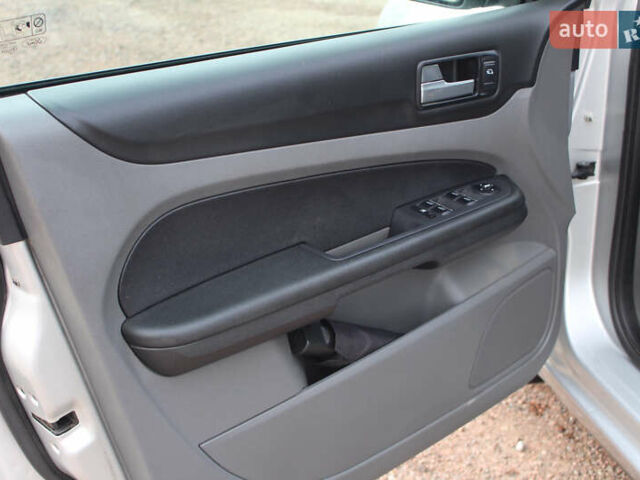 Сірий Форд Фокус, об'ємом двигуна 1.6 л та пробігом 259 тис. км за 5299 $, фото 20 на Automoto.ua