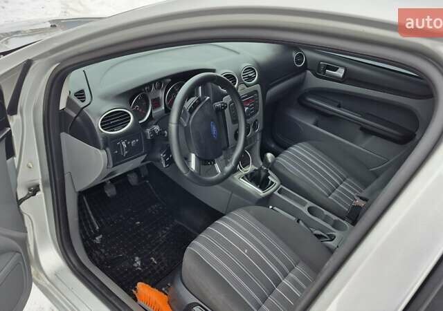 Серый Форд Фокус, объемом двигателя 1.56 л и пробегом 225 тыс. км за 5500 $, фото 15 на Automoto.ua