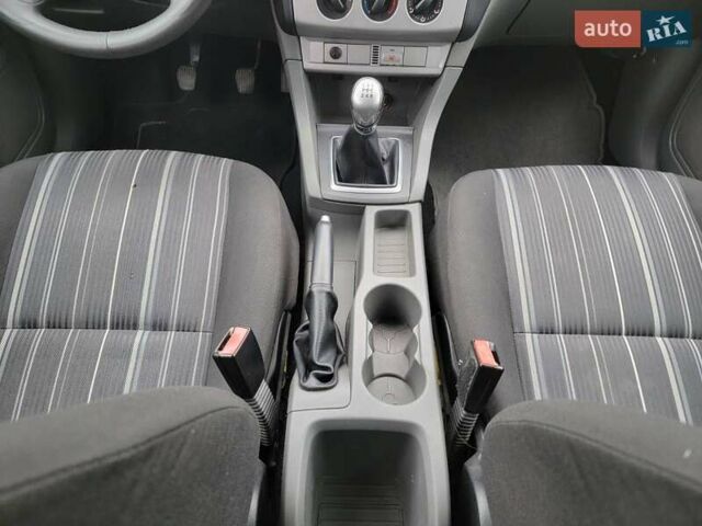 Сірий Форд Фокус, об'ємом двигуна 1.8 л та пробігом 226 тис. км за 4999 $, фото 24 на Automoto.ua