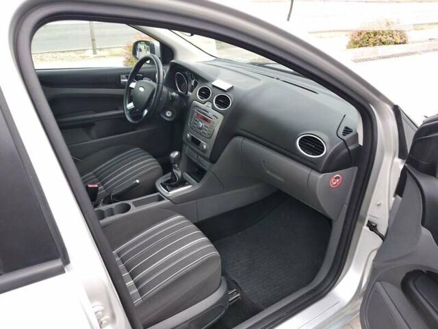 Сірий Форд Фокус, об'ємом двигуна 1.6 л та пробігом 206 тис. км за 5500 $, фото 53 на Automoto.ua