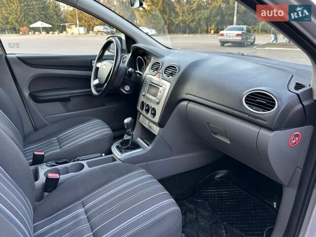 Сірий Форд Фокус, об'ємом двигуна 1.56 л та пробігом 290 тис. км за 4850 $, фото 74 на Automoto.ua