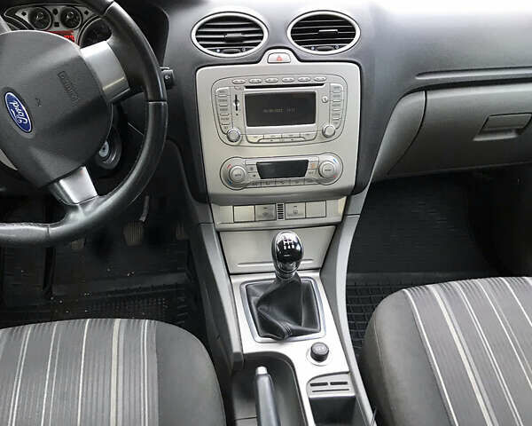 Серый Форд Фокус, объемом двигателя 1.6 л и пробегом 263 тыс. км за 5200 $, фото 24 на Automoto.ua