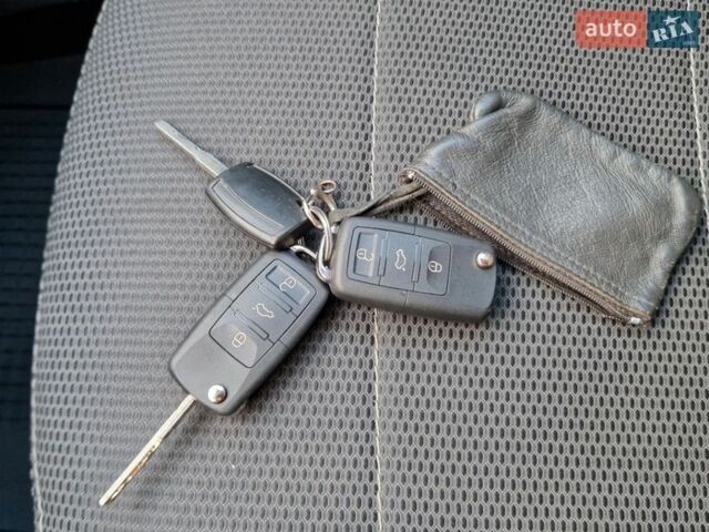 Серый Форд Фокус, объемом двигателя 1.6 л и пробегом 221 тыс. км за 5750 $, фото 27 на Automoto.ua