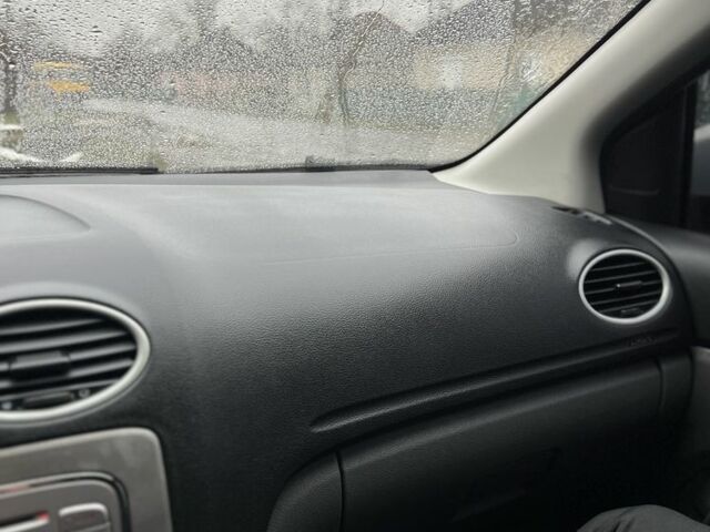 Серый Форд Фокус, объемом двигателя 1.6 л и пробегом 275 тыс. км за 4150 $, фото 14 на Automoto.ua