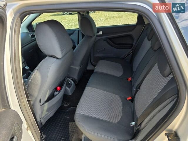 Сірий Форд Фокус, об'ємом двигуна 1.6 л та пробігом 268 тис. км за 4700 $, фото 9 на Automoto.ua