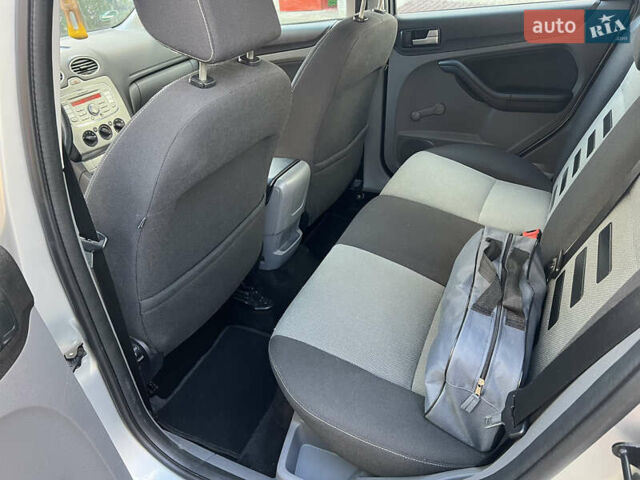Сірий Форд Фокус, об'ємом двигуна 1.6 л та пробігом 237 тис. км за 5350 $, фото 3 на Automoto.ua