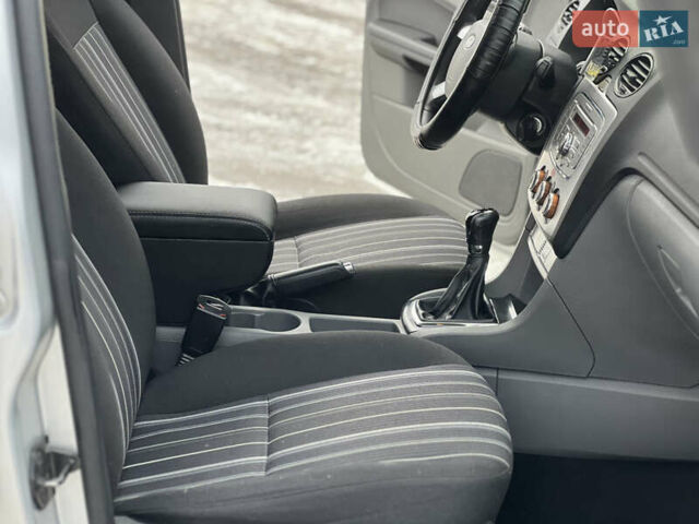 Сірий Форд Фокус, об'ємом двигуна 1.6 л та пробігом 258 тис. км за 4999 $, фото 54 на Automoto.ua