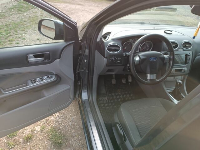 Серый Форд Фокус, объемом двигателя 1.6 л и пробегом 210 тыс. км за 5599 $, фото 13 на Automoto.ua