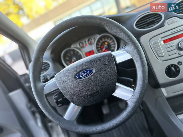 Серый Форд Фокус, объемом двигателя 1.6 л и пробегом 210 тыс. км за 5200 $, фото 50 на Automoto.ua