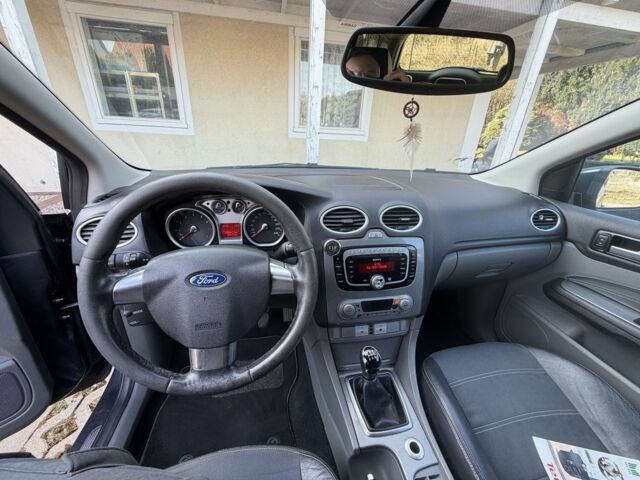 Сірий Форд Фокус, об'ємом двигуна 1.6 л та пробігом 215 тис. км за 4200 $, фото 2 на Automoto.ua