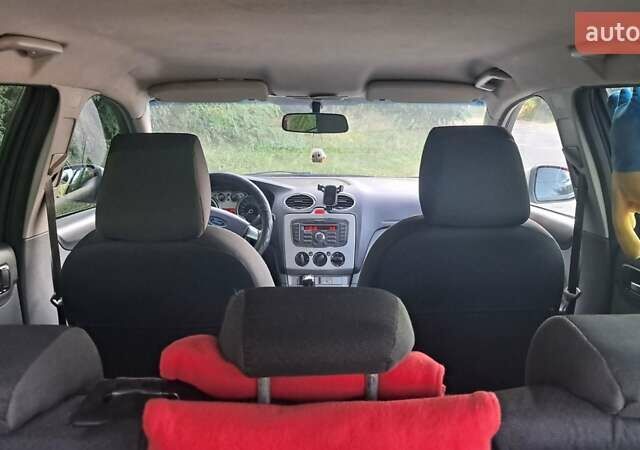 Серый Форд Фокус, объемом двигателя 1.6 л и пробегом 425 тыс. км за 4200 $, фото 27 на Automoto.ua