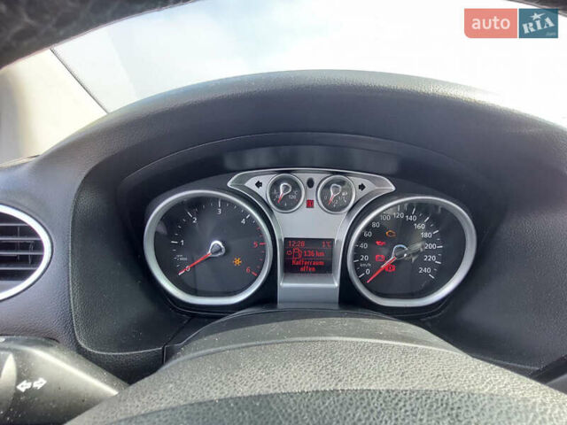 Сірий Форд Фокус, об'ємом двигуна 1.6 л та пробігом 304 тис. км за 5200 $, фото 20 на Automoto.ua