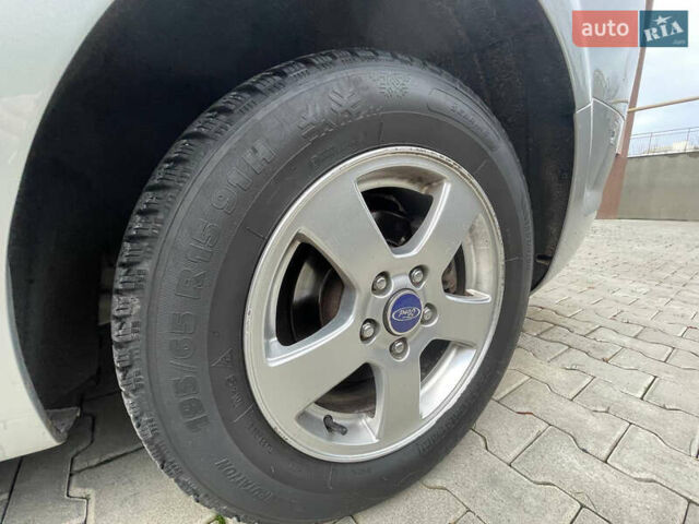 Серый Форд Фокус, объемом двигателя 1.6 л и пробегом 264 тыс. км за 3900 $, фото 30 на Automoto.ua