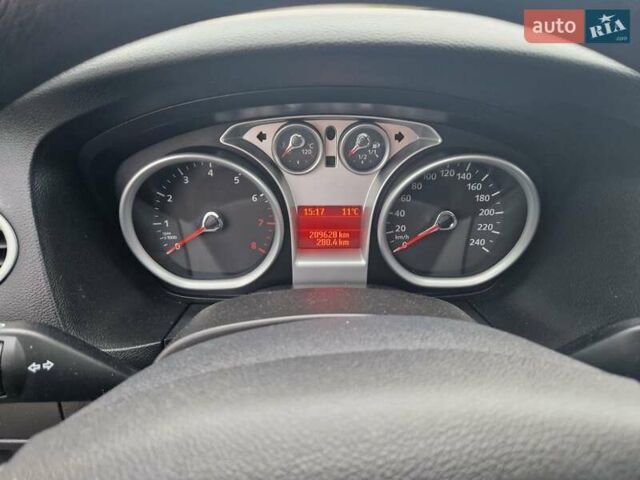 Сірий Форд Фокус, об'ємом двигуна 1.6 л та пробігом 215 тис. км за 5800 $, фото 6 на Automoto.ua