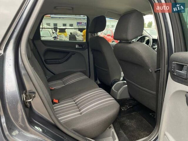 Серый Форд Фокус, объемом двигателя 1.56 л и пробегом 330 тыс. км за 5890 $, фото 31 на Automoto.ua