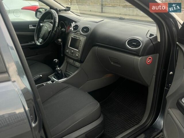 Серый Форд Фокус, объемом двигателя 2 л и пробегом 351 тыс. км за 5500 $, фото 13 на Automoto.ua