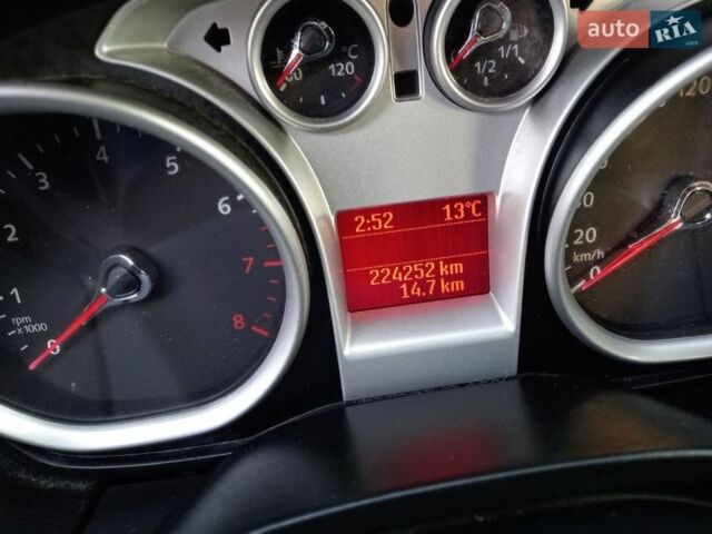 Сірий Форд Фокус, об'ємом двигуна 1.6 л та пробігом 224 тис. км за 5300 $, фото 18 на Automoto.ua