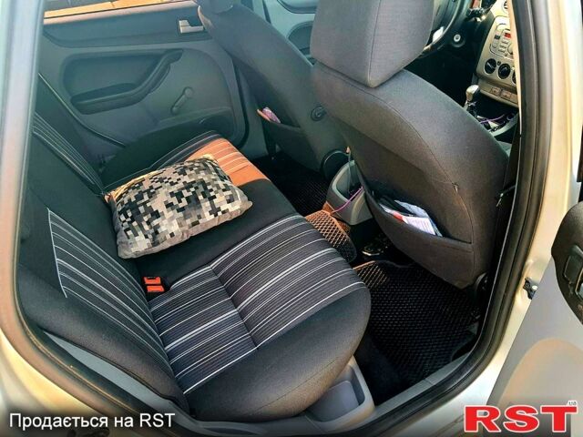 Серый Форд Фокус, объемом двигателя 1.6 л и пробегом 240 тыс. км за 5700 $, фото 4 на Automoto.ua