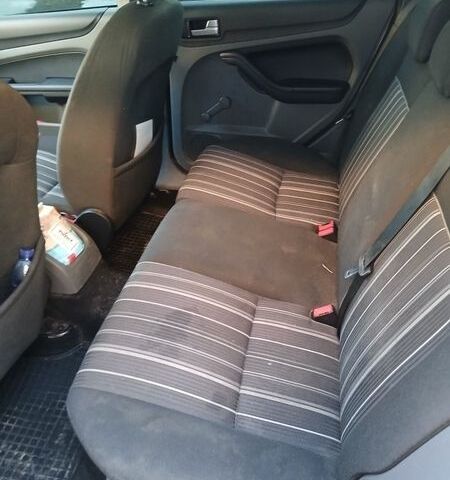 Серый Форд Фокус, объемом двигателя 1.56 л и пробегом 290 тыс. км за 3500 $, фото 5 на Automoto.ua